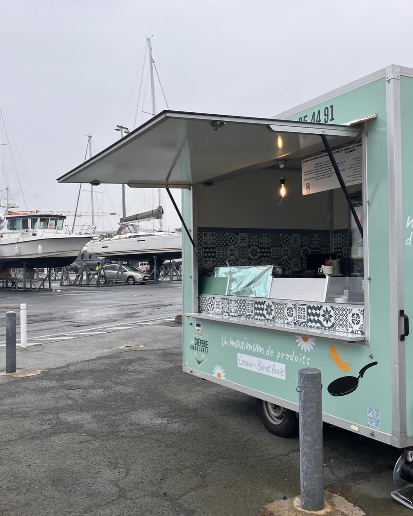 La petite crêperie devant Harken
